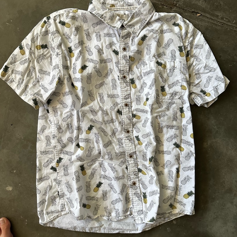 Men’s pineapple short sleeve button down